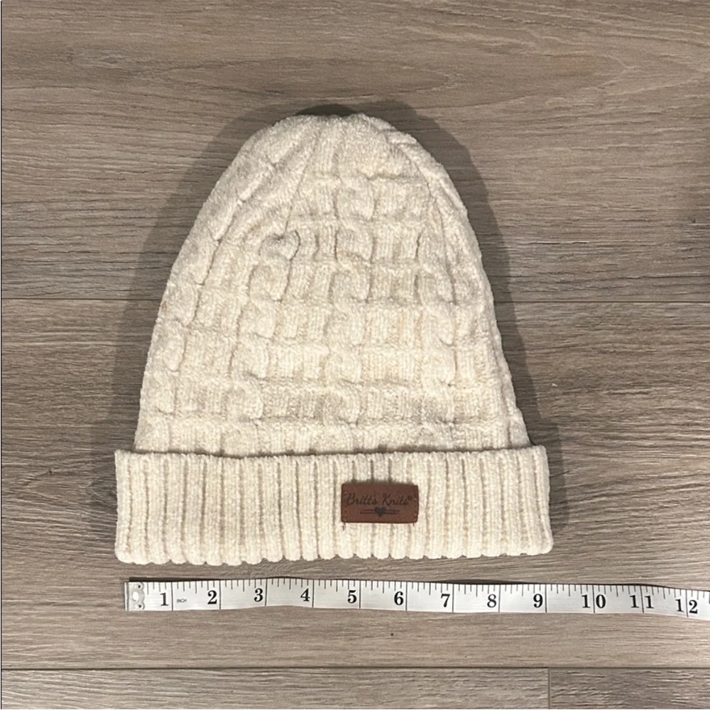 Britt’s Knits‎ Cream Knit Beanie